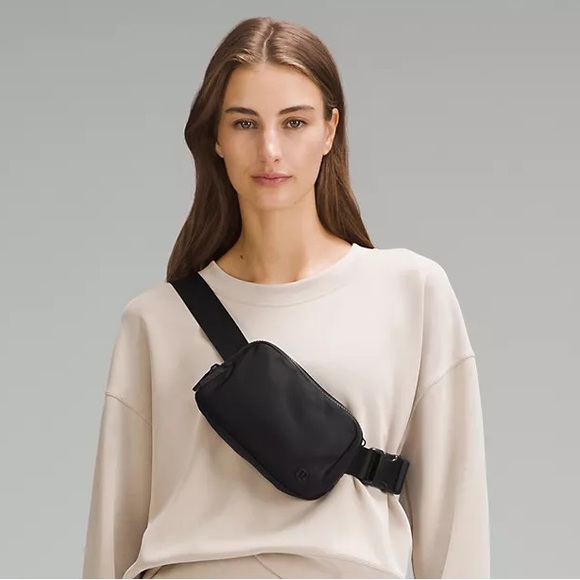 NWT Lululemon Everywhere Belt Bag 1L - Picture 5 of 5